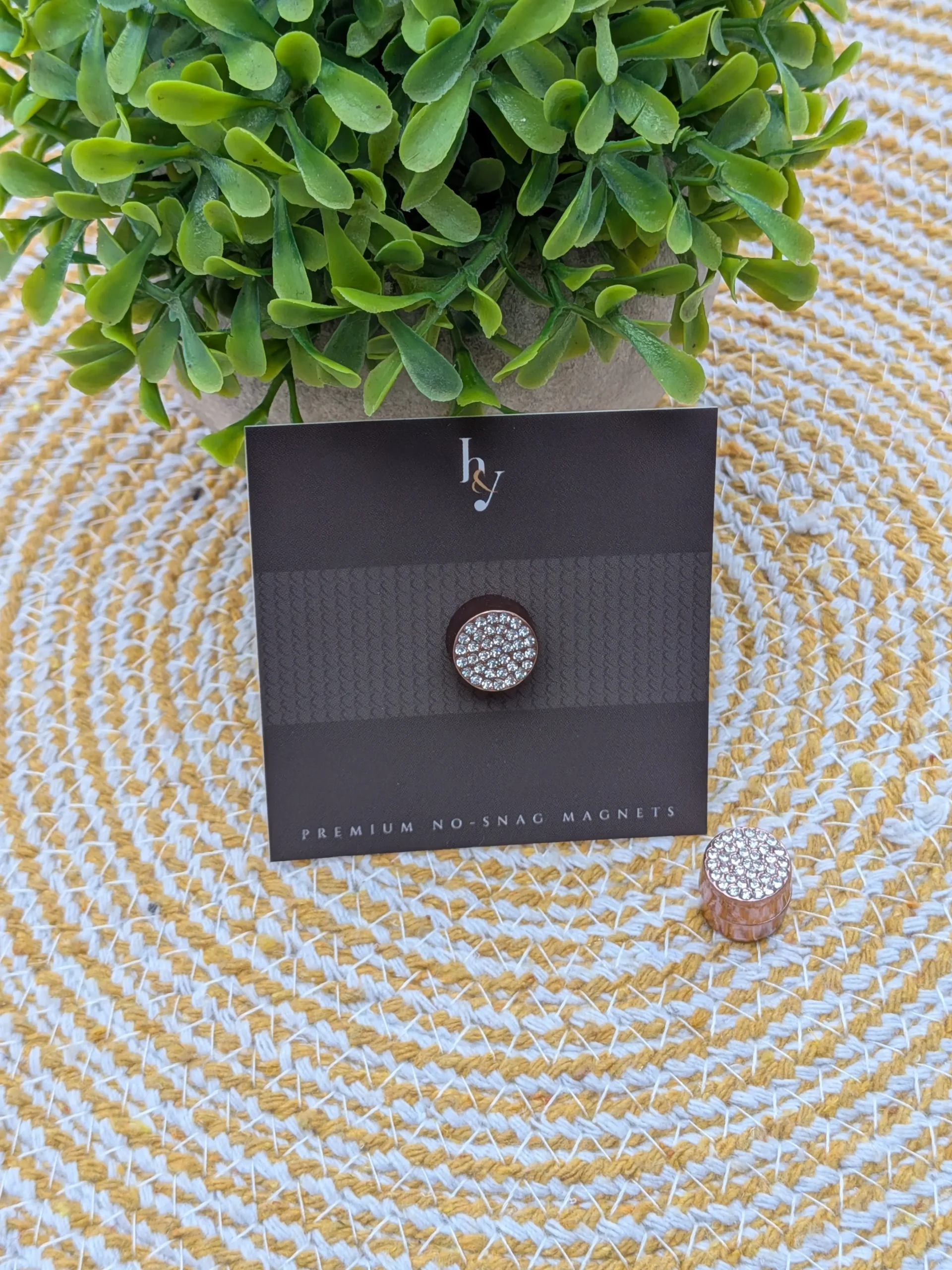 Noor Magnetic Pin Rose Gold Crystal – Secure and Luxurious Noor magnetic hijab pin rose gold crystal – strong secure hold with sparkly crystals for elegant hijab styling